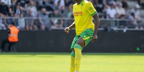 17岁法甲天才中卫横空出世，巴萨对他情有独钟，6大豪强展开疯抢