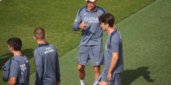 巴黎圣日耳曼主场球衣荣获法甲最美：时尚与传统的完美交融